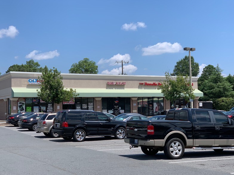 More Photos Of 4430 The Plaza Dr, Charlotte Unknown For Lease