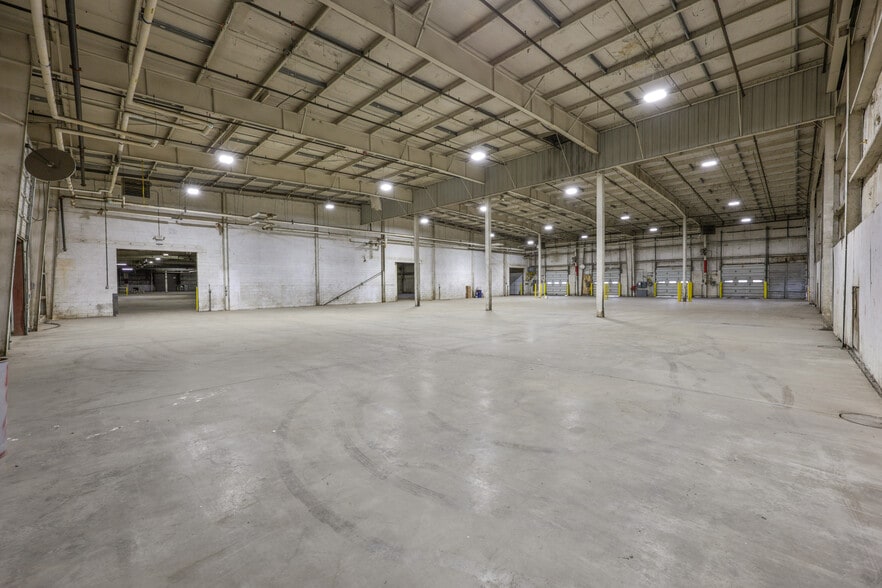 More Photos Of 656 Interstate Dr, Crossville Manufacturing For Lease