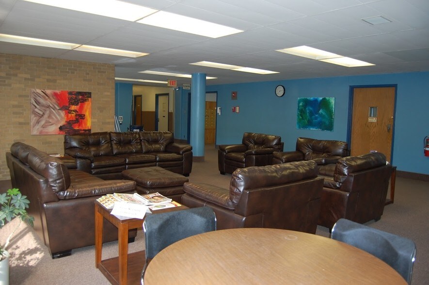 More Photos Of 243 S Main St, Albion Town Orleans Medical For Lease