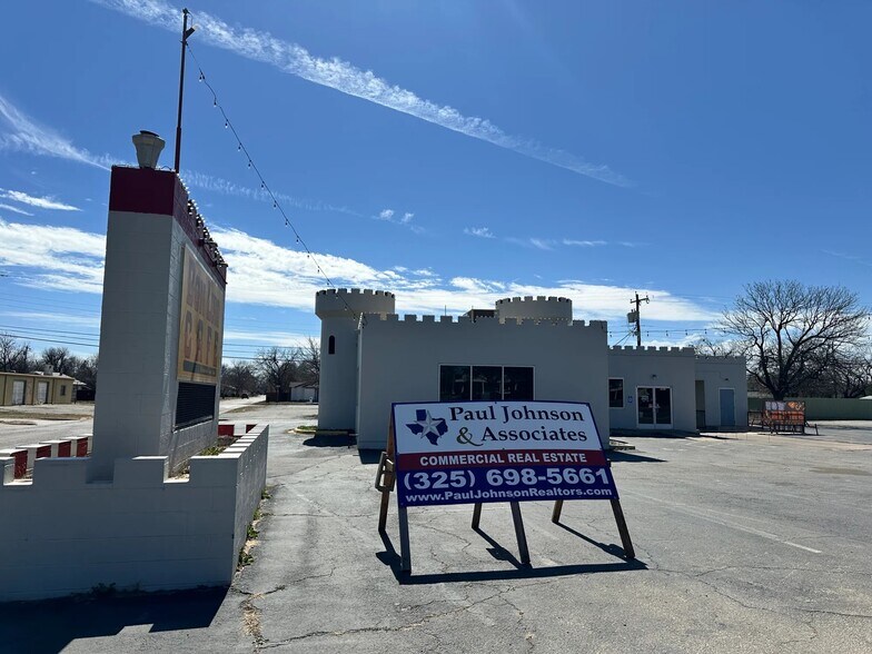 Primary Photo Of 2801 S 1st St, Abilene Fast Food For Sale