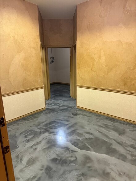 Primary Photo Of 1650 W Chapman Dr, Sanger Medical For Lease