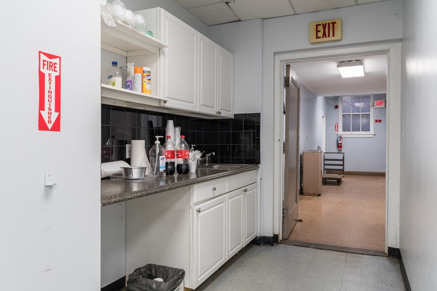 More Photos Of 166-170 Jericho Tpke, Floral Park Loft Creative Space For Lease