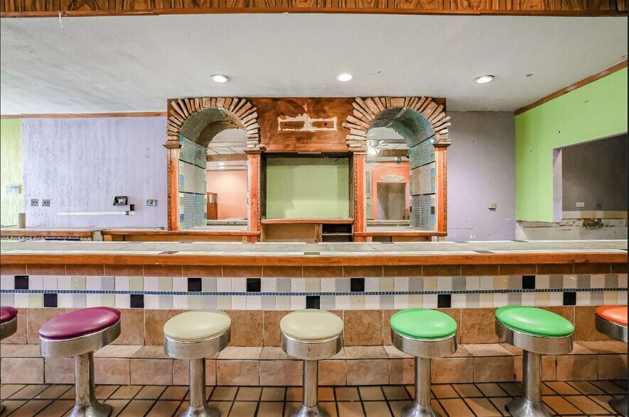 More Photos Of 208-212 Main St, West Chicago General Retail For Sale