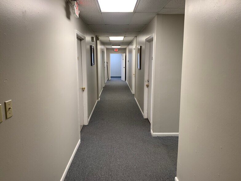 More Photos Of 20811 Dawn Dr, Lago Vista Office For Sale