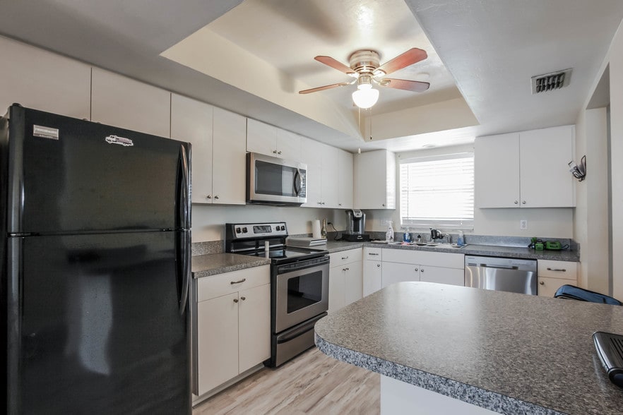 More Photos Of 706 SE 13th Ct, Cape Coral Apartments For Sale