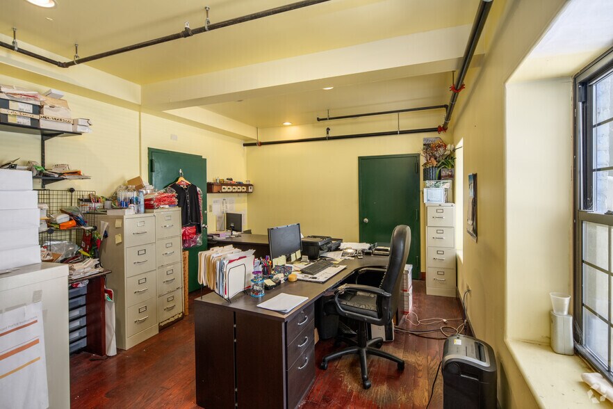 More Photos Of 737-739 N La Salle Dr, Chicago Storefront Retail Office For Sale