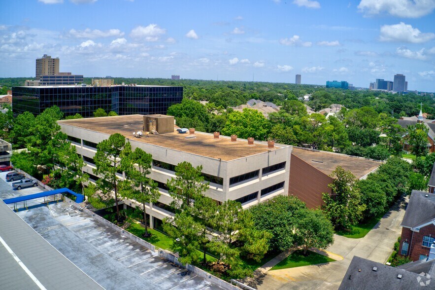 More Photos Of 800 Bering Dr, Houston Office For Sale