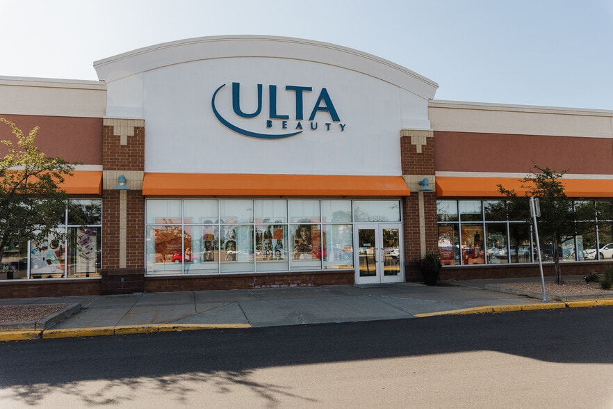 More Photos Of 12921 Riverdale Dr, Coon Rapids Unknown For Lease