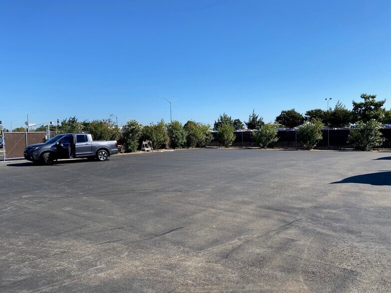 More Photos Of 1611 S Airport Way, Stockton Specialty For Lease