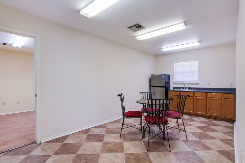 More Photos Of 1712 N Interstate 35, San Marcos Office For Sale