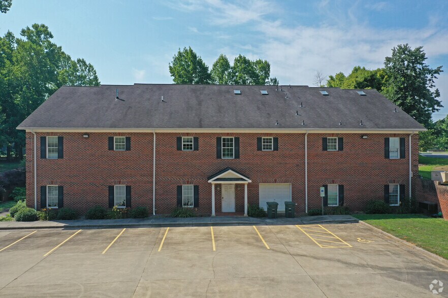 More Photos Of 1370 Piedmont Dr, Lexington Medical For Lease