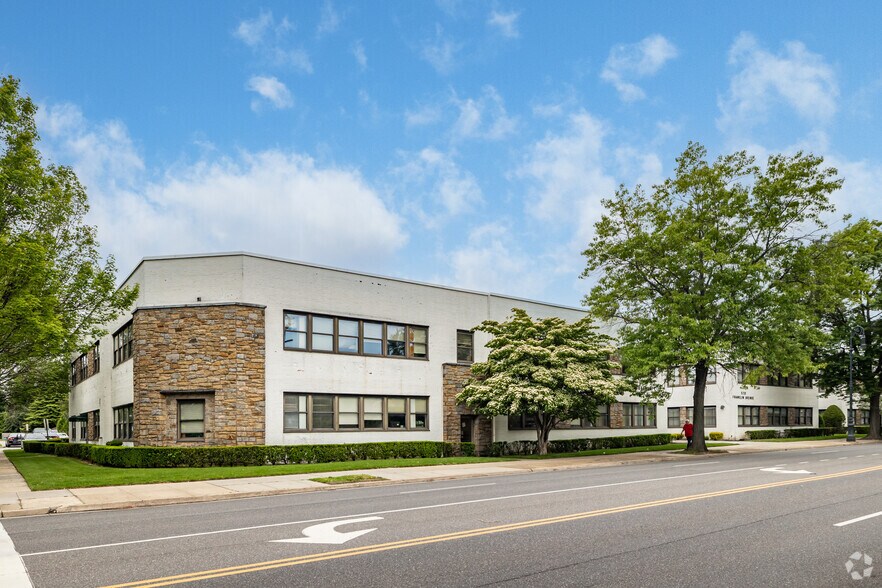 Primary Photo Of 520 Franklin Ave, Garden City Medical For Sale