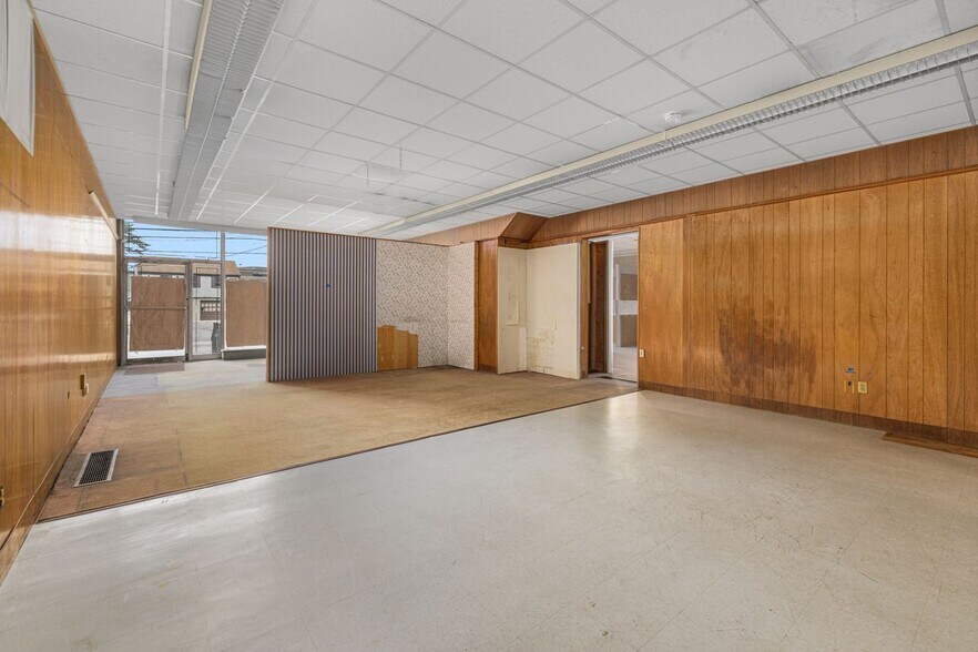 More Photos Of 585 Warren Ave, East Providence Storefront Retail Office For Sale