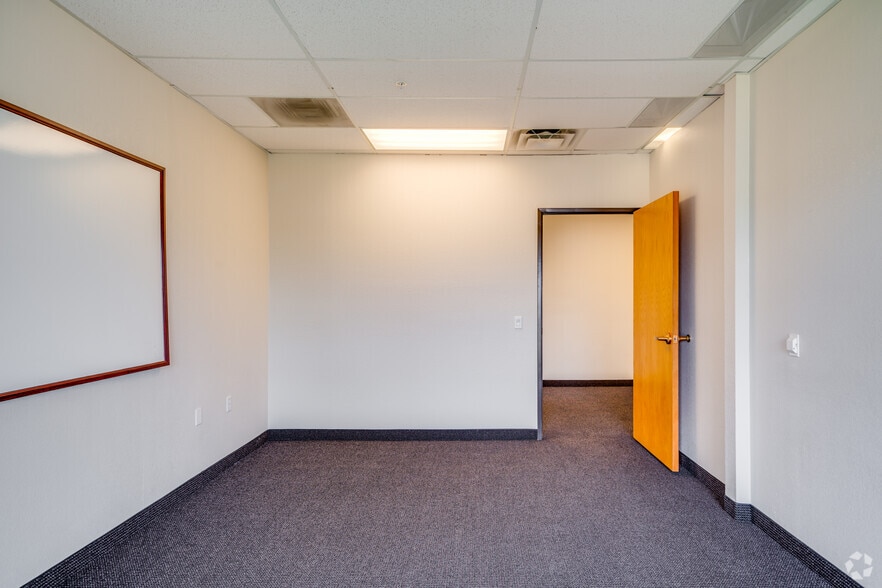 More Photos Of 2550 N Thunderbird Cir, Mesa Office For Lease