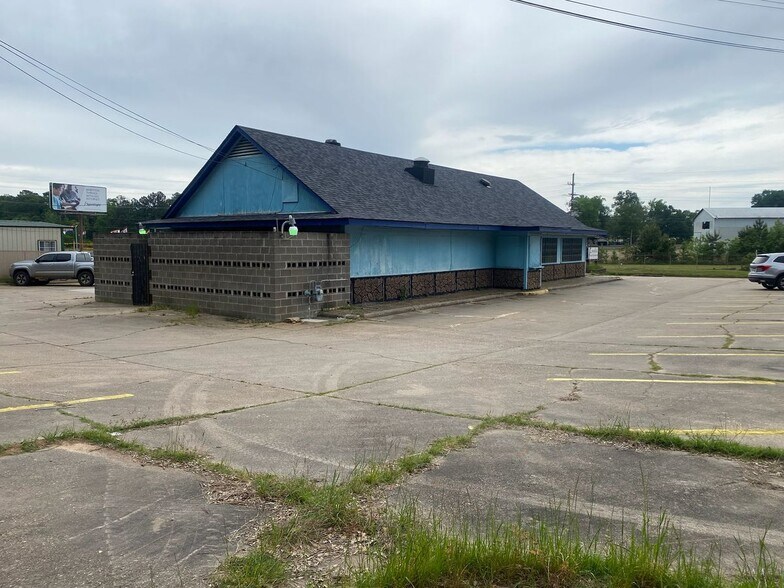 More Photos Of 812 Washington Ave, Mansfield Freestanding For Sale