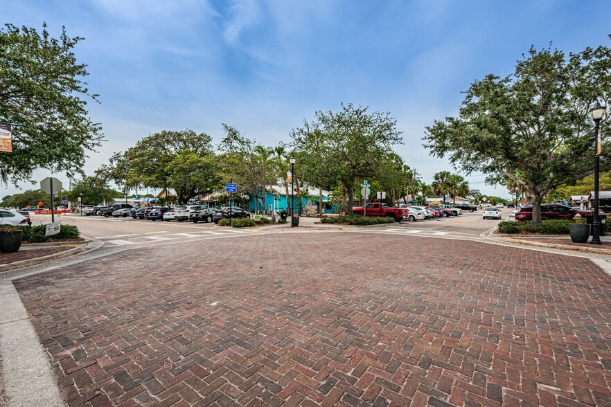 More Photos Of 1231 Illinois Ave, Palm Harbor Apartments For Sale