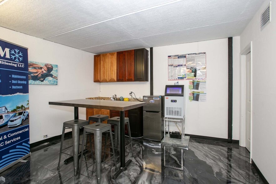 More Photos Of 1769-1791 Blount Rd, Pompano Beach Warehouse For Sale