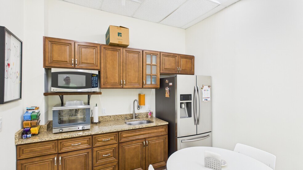 More Photos Of 14012-14018 Sullyfield Cir, Chantilly Medical For Lease