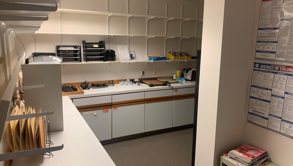 More Photos Of 5321 First Pl NE, Washington Office For Sale