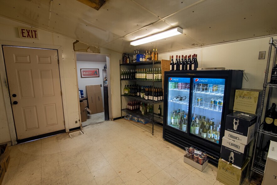 More Photos Of 4048 Porter Mountain Rd, Lakeside Restaurant For Sale