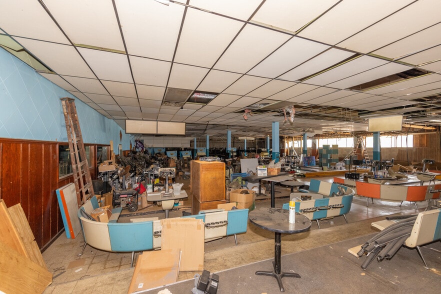 More Photos Of 1820 E 30th St, Cleveland Sports And Entertainment For Sale