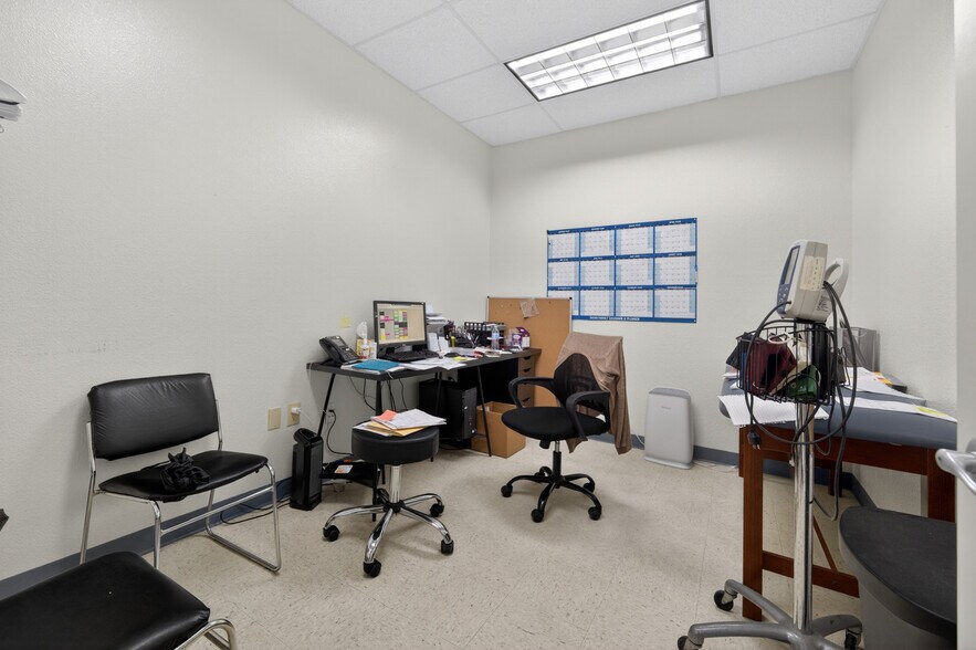 More Photos Of 4903 Golden Quail, San Antonio Storefront Retail Office For Sale