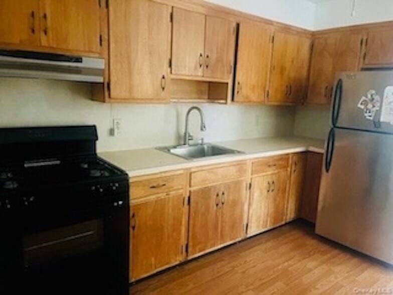 More Photos Of 10922 Myrtle Ave, Richmond Hill Healthcare For Sale