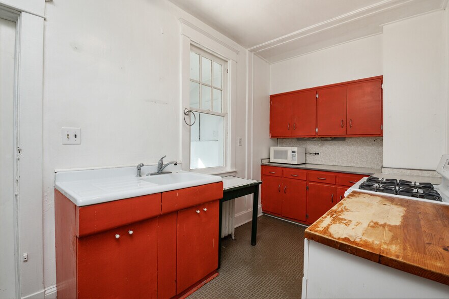 More Photos Of 13 Annapolis St, Annapolis Storefront Retail Office For Sale