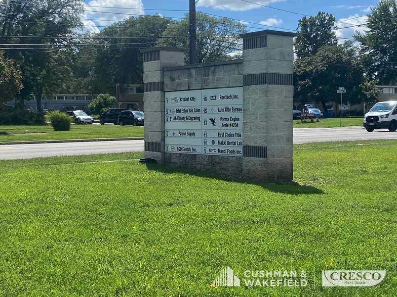 More Photos Of 12100 Snow Rd, Parma Office For Sale