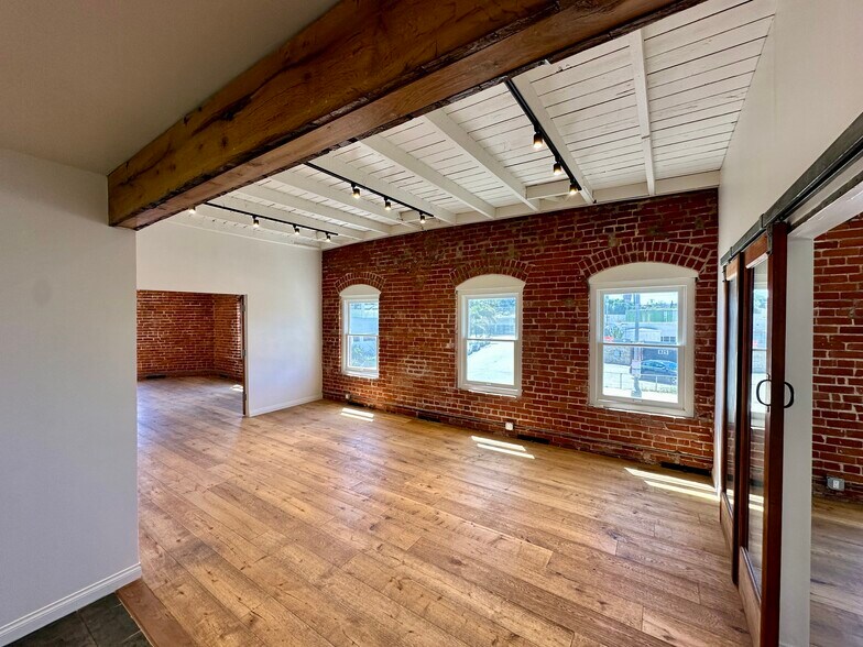 More Photos Of 826 Hampton Dr, Venice Office For Lease