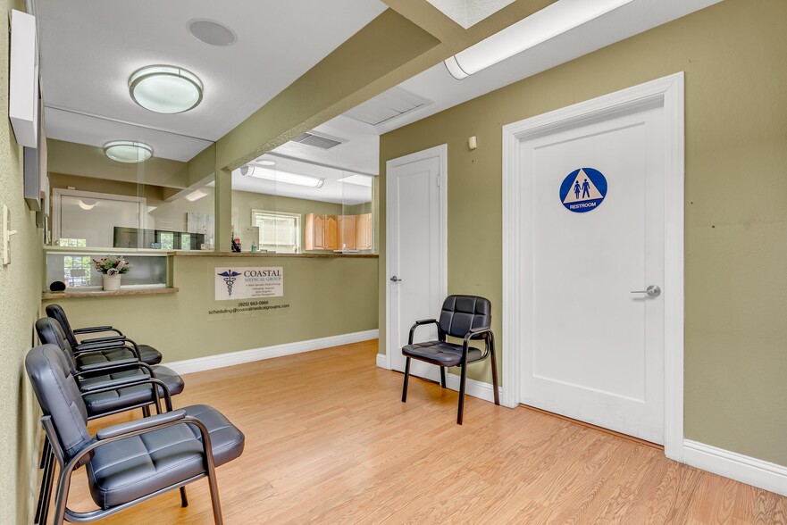 More Photos Of 2291 Pacheco St, Concord Medical For Lease