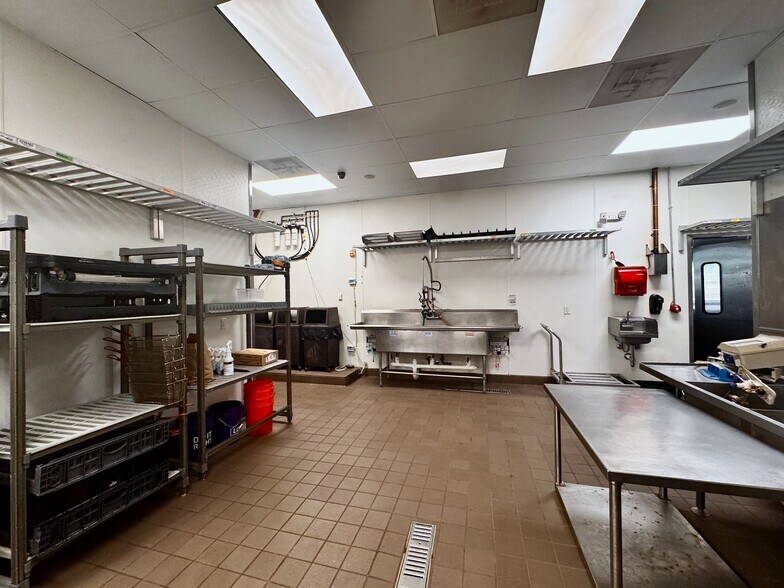 More Photos Of 5015 Hinkleville Rd, Paducah Restaurant For Lease