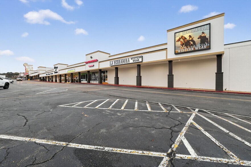 More Photos Of 1200 S Waldron Rd, Fort Smith General Retail For Sale
