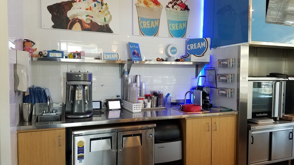 More Photos Of 960 Ontario Mills Dr, Ontario Restaurant For Lease