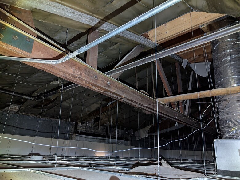 More Photos Of 5101 W Division St, Chicago Storefront For Lease