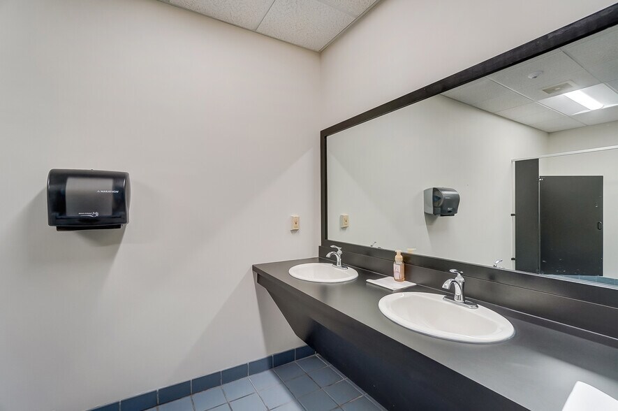 More Photos Of 2025 E 4th St, Lima Light Manufacturing For Lease