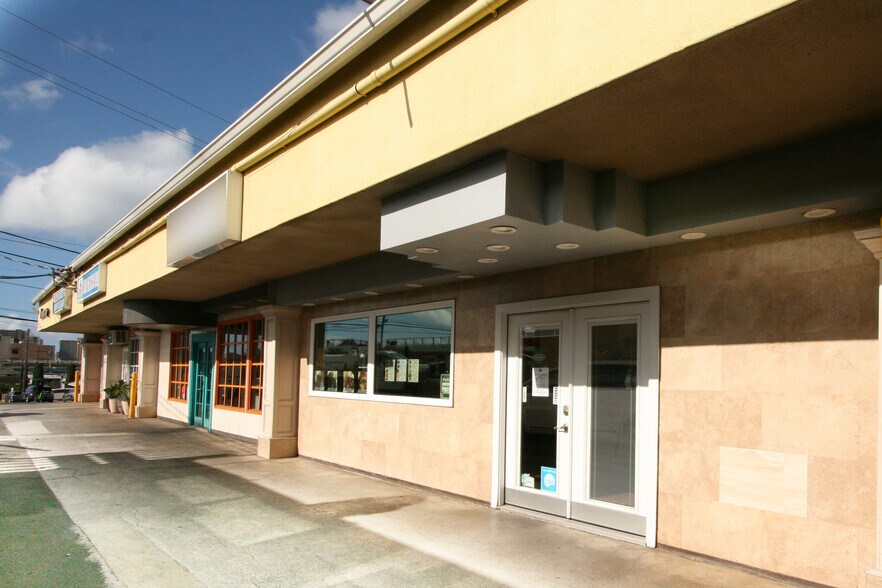 More Photos Of 3036 Waialae Ave, Honolulu Restaurant For Sale