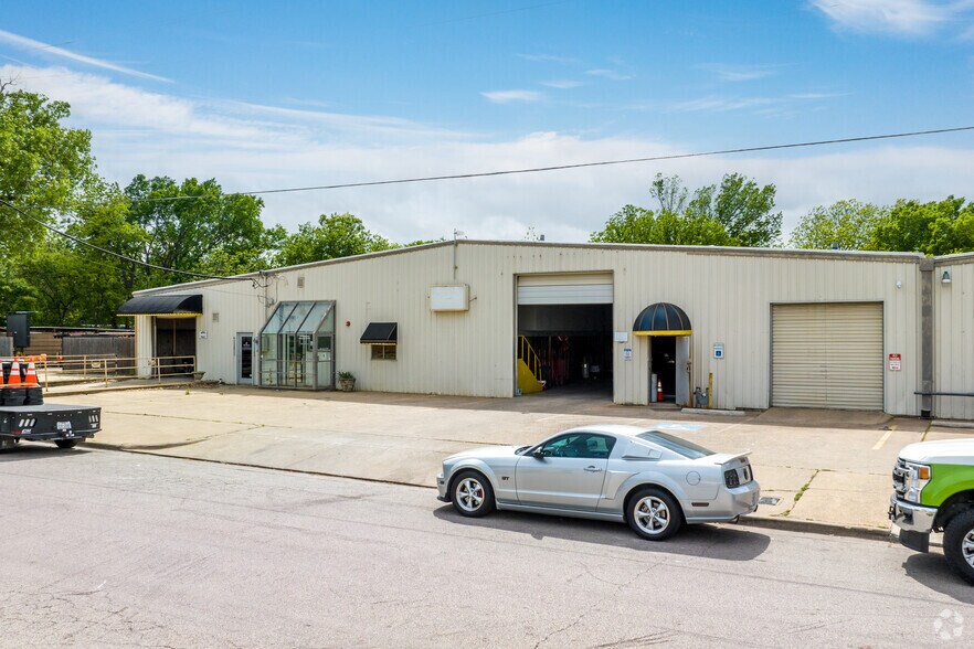 More Photos Of 2333-2337 Delante St, Haltom City Warehouse For Sale