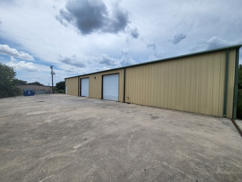 More Photos Of 13111 Lookout Run, San Antonio Warehouse For Lease