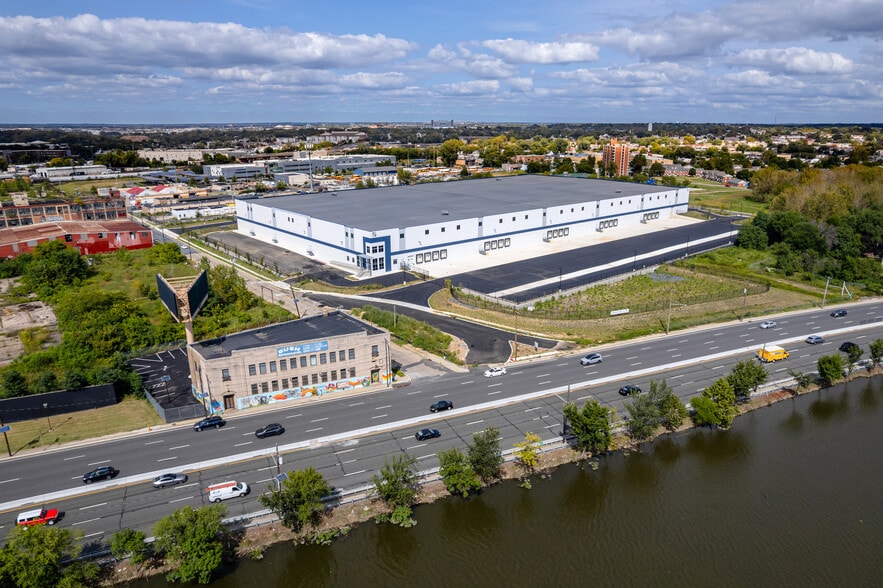 More Photos Of 332 S 17th St, Camden Distribution For Lease