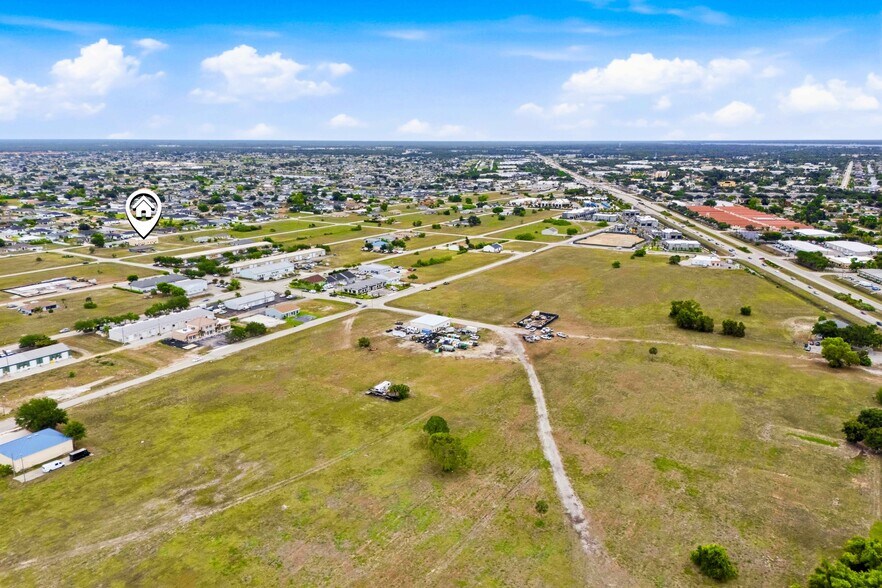 More Photos Of 1010 NE 9th St, Cape Coral Office For Sale