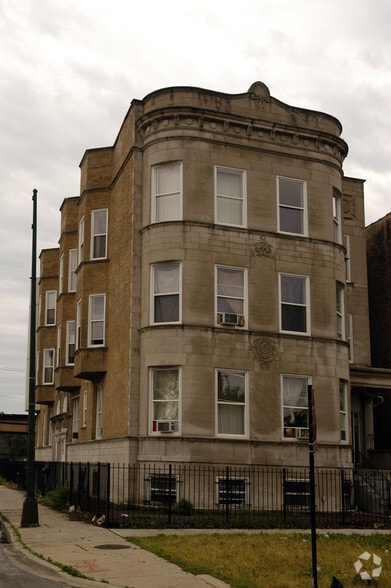 More Photos Of , Chicago Multifamily For Sale
