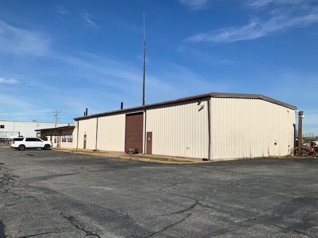 More Photos Of 9 Bellecor Dr, New Castle Warehouse For Lease