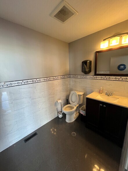 More Photos Of 1695 N State St, Provo Freestanding For Lease