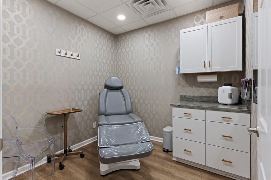 More Photos Of 100-126 Island Professional Park, Saint Simons Island Office For Sale