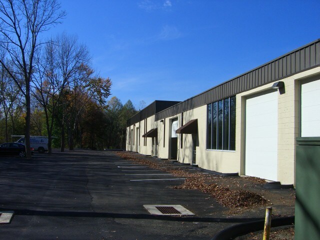 More Photos Of 60 Shelter Rock Rd, Danbury Warehouse For Lease