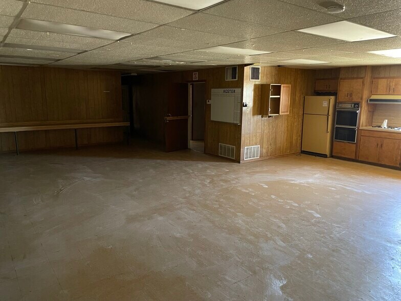 More Photos Of 2306 E Broadway St, Sweetwater Truck Terminal For Lease