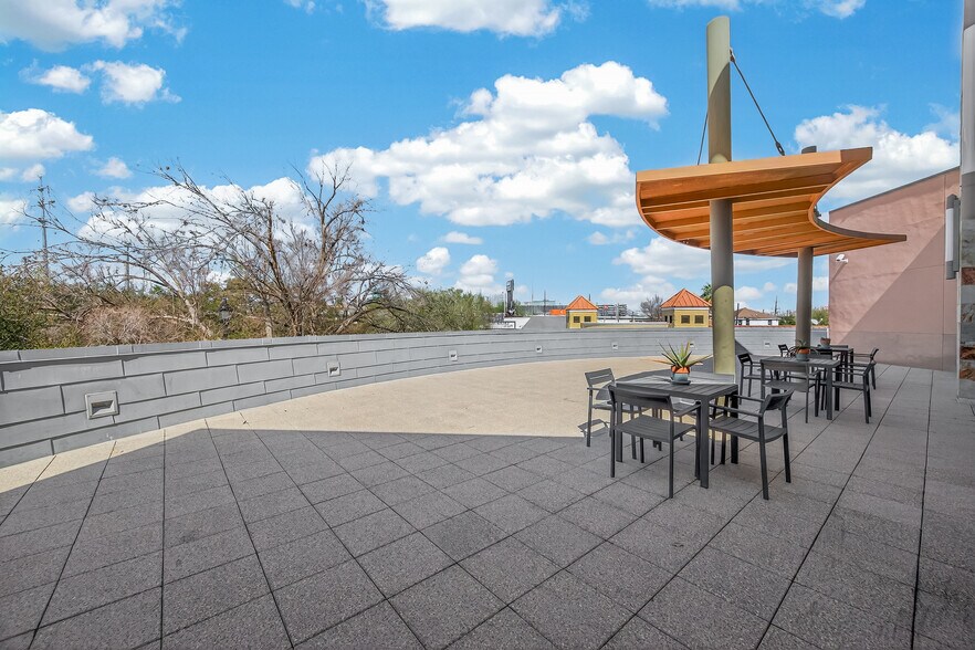 More Photos Of 4817 Main St, Houston Office For Lease