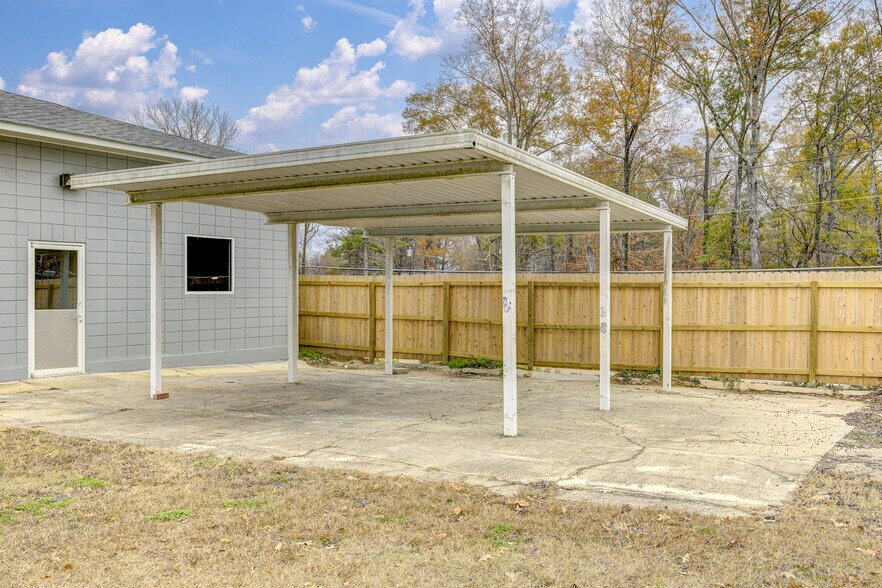 More Photos Of 6889 Paxton Rd, Vicksburg Office For Sale