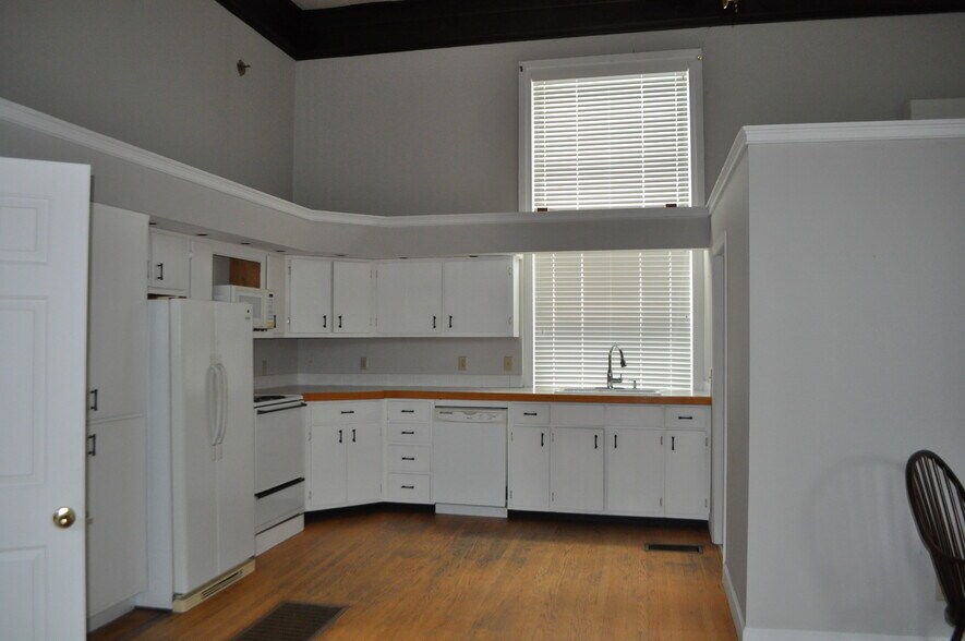 More Photos Of 414 Wharf St, Loudon Office For Sale